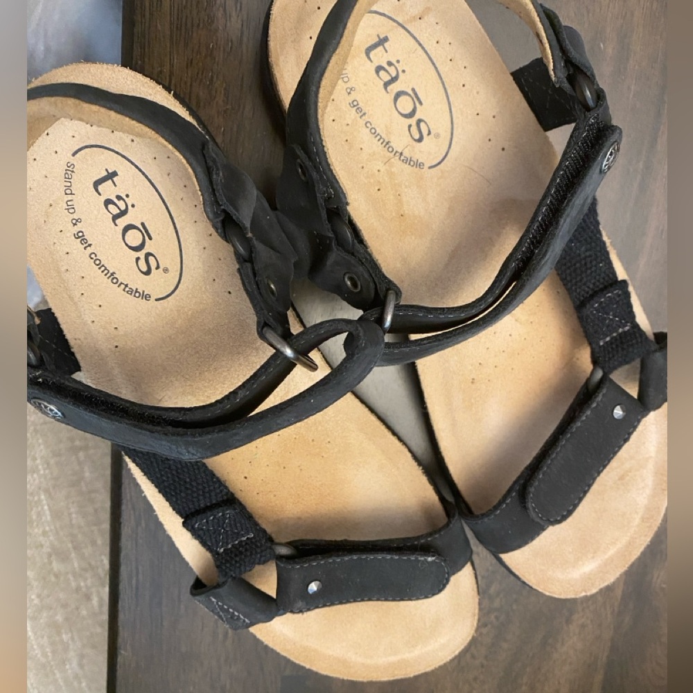 Taos Footwear Black Sandals - Picture 3 of 6